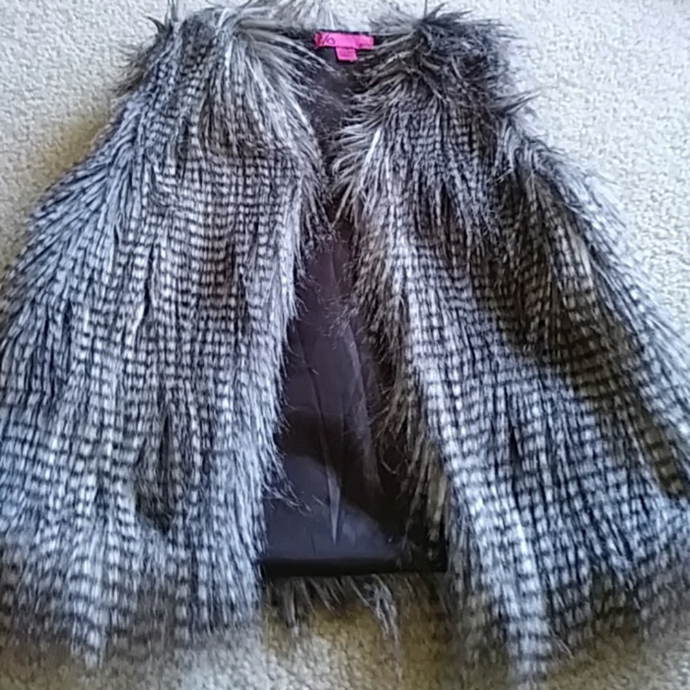 Girls furry vest